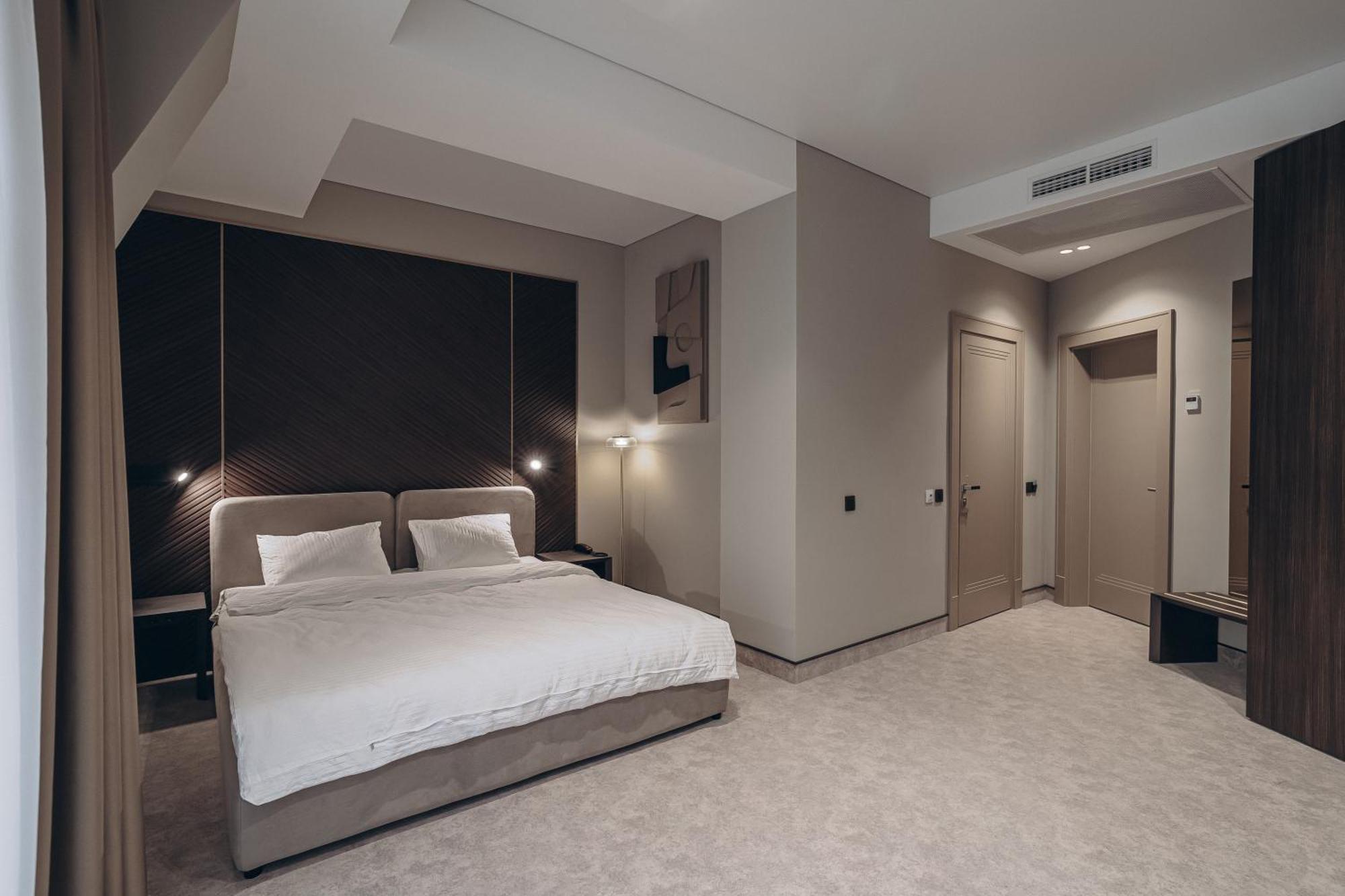 Park Hotel Bristol Uzhhorod Exterior photo