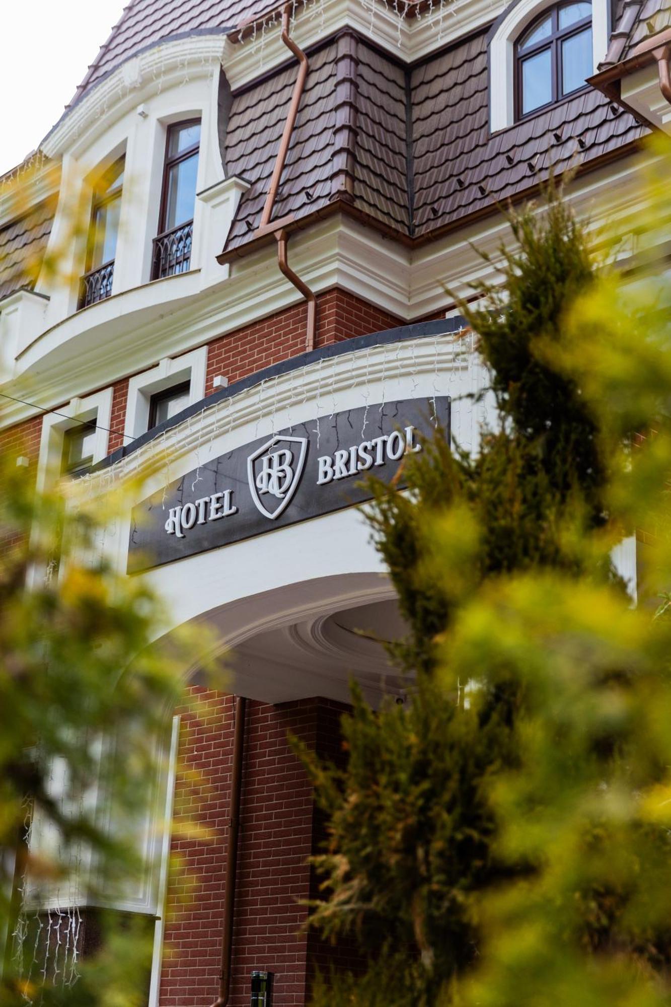 Park Hotel Bristol Uzhhorod Exterior photo